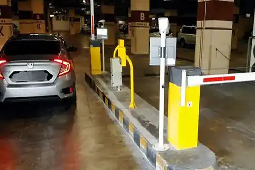 24/7 unattened LPR parking operations 